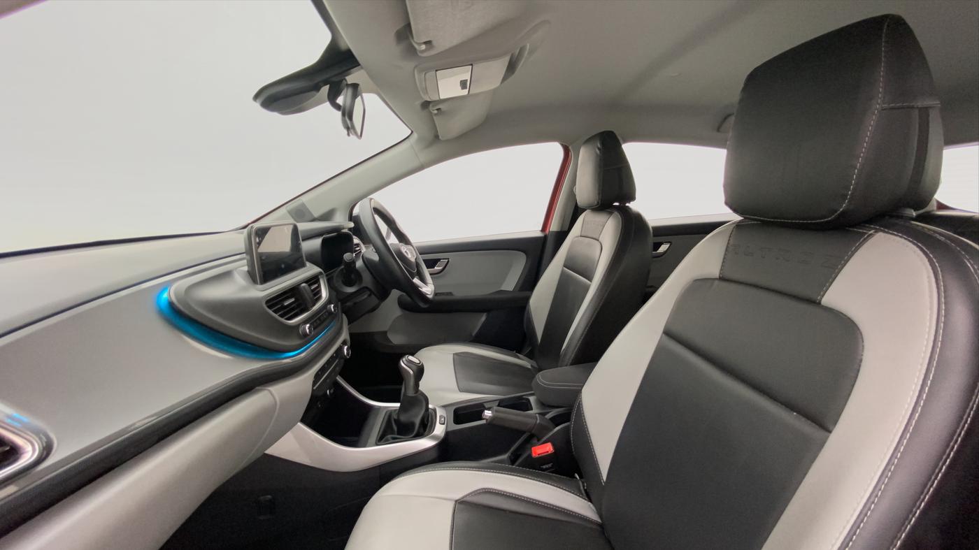 2020 Tata ALTROZ XZ 1.2, Petrol, Manual, 28,672 km, Right Side Front Door Cabin