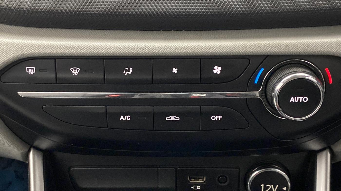 2020 Tata ALTROZ XZ 1.2, Petrol, Manual, 28,672 km, Automatic Climate Control