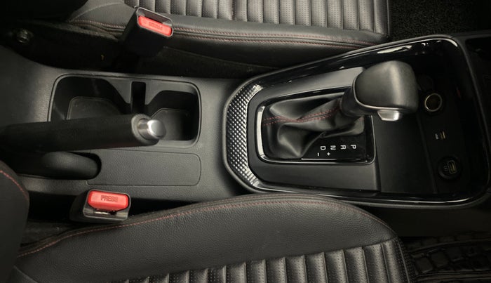 2020 KIA SONET GTX PLUS 1.5 AT, Diesel, Automatic, 75,959 km, Gear Lever