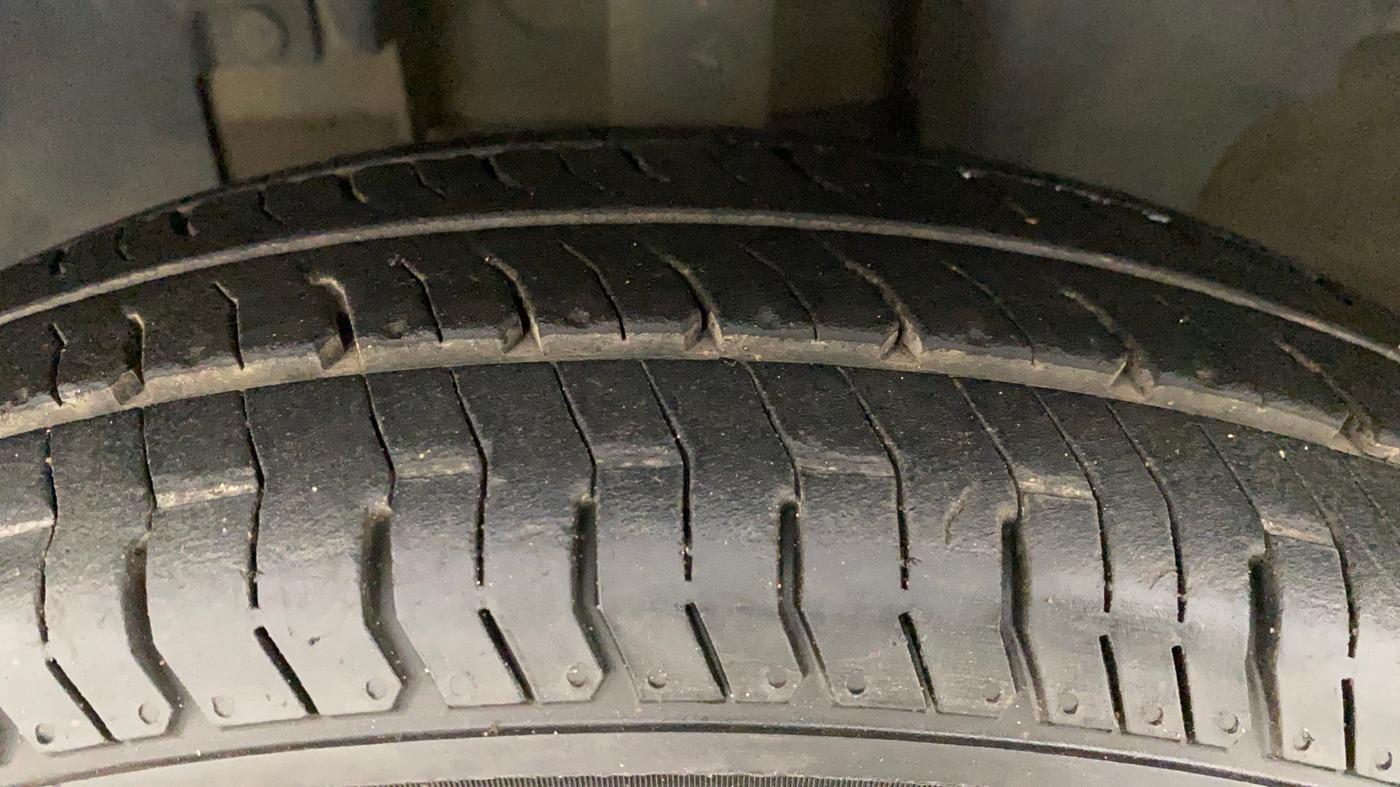 2017 Renault Kwid RXT 0.8, Petrol, Manual, 80,130 km, Left Front Tyre Tread