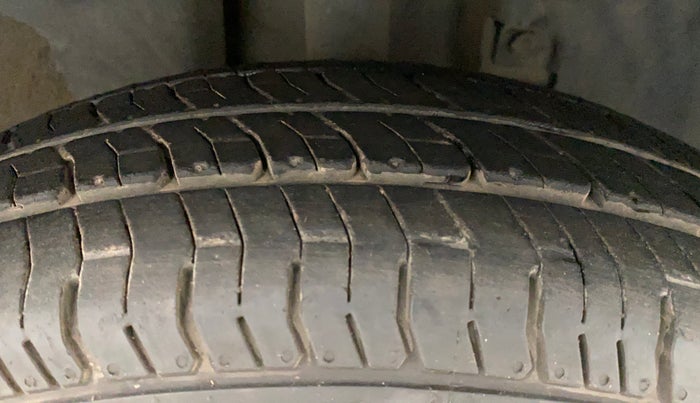 2017 Renault Kwid RXT 0.8, Petrol, Manual, 80,130 km, Right Front Tyre Tread