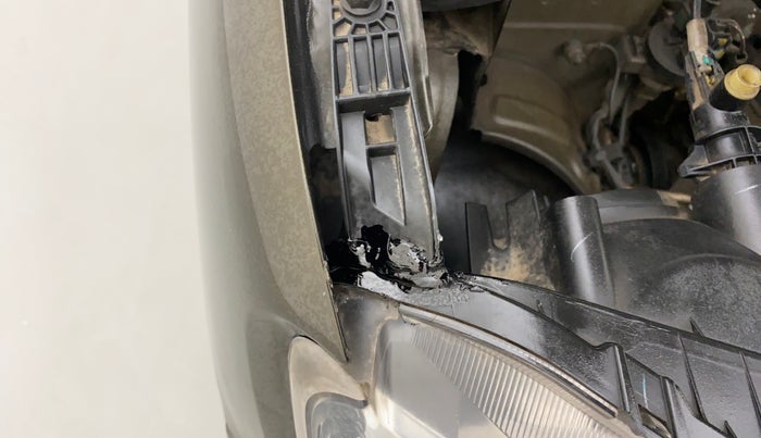2017 Renault Kwid RXT 0.8, Petrol, Manual, 80,130 km, Right headlight - Clamp has minor damage