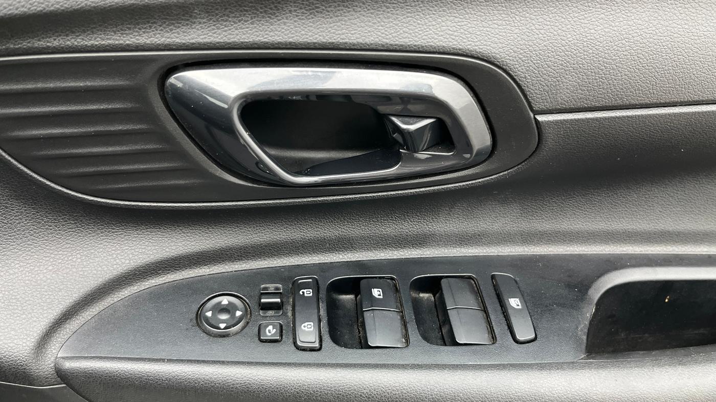 2022 Hyundai NEW I20 Sportz 1.2 IVT, Petrol, Automatic, 30,714 km, Driver Side Door Panels Control
