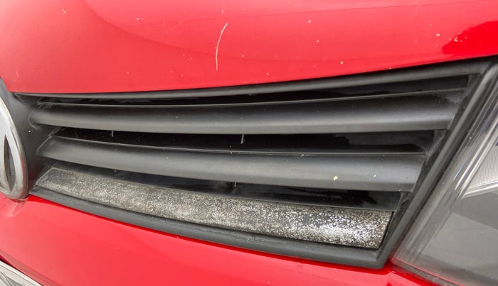 2016 Volkswagen Polo COMFORTLINE 1.2L, Petrol, Manual, 96,940 km, Front bumper - Chrome strip damage