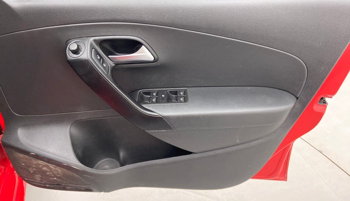 2016 Volkswagen Polo COMFORTLINE 1.2L, Petrol, Manual, 96,940 km, Driver Side Door Panels Control