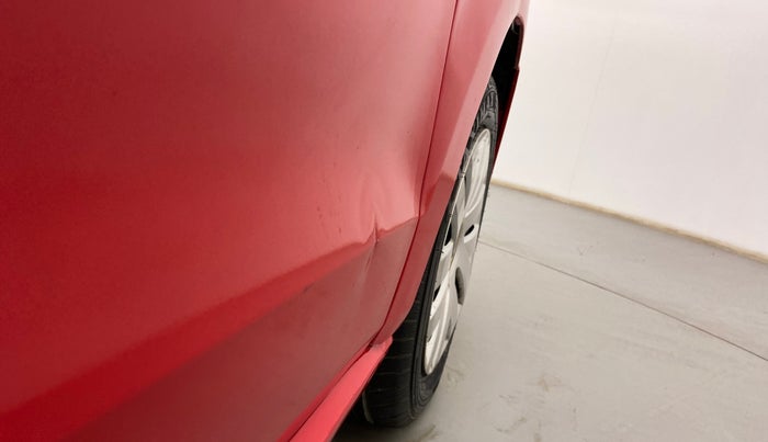 2016 Volkswagen Polo COMFORTLINE 1.2L, Petrol, Manual, 96,940 km, Driver-side door - Slightly dented