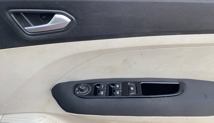 2020 Renault TRIBER RXZ, Petrol, Manual, 39,230 km, Driver Side Door Panels Control