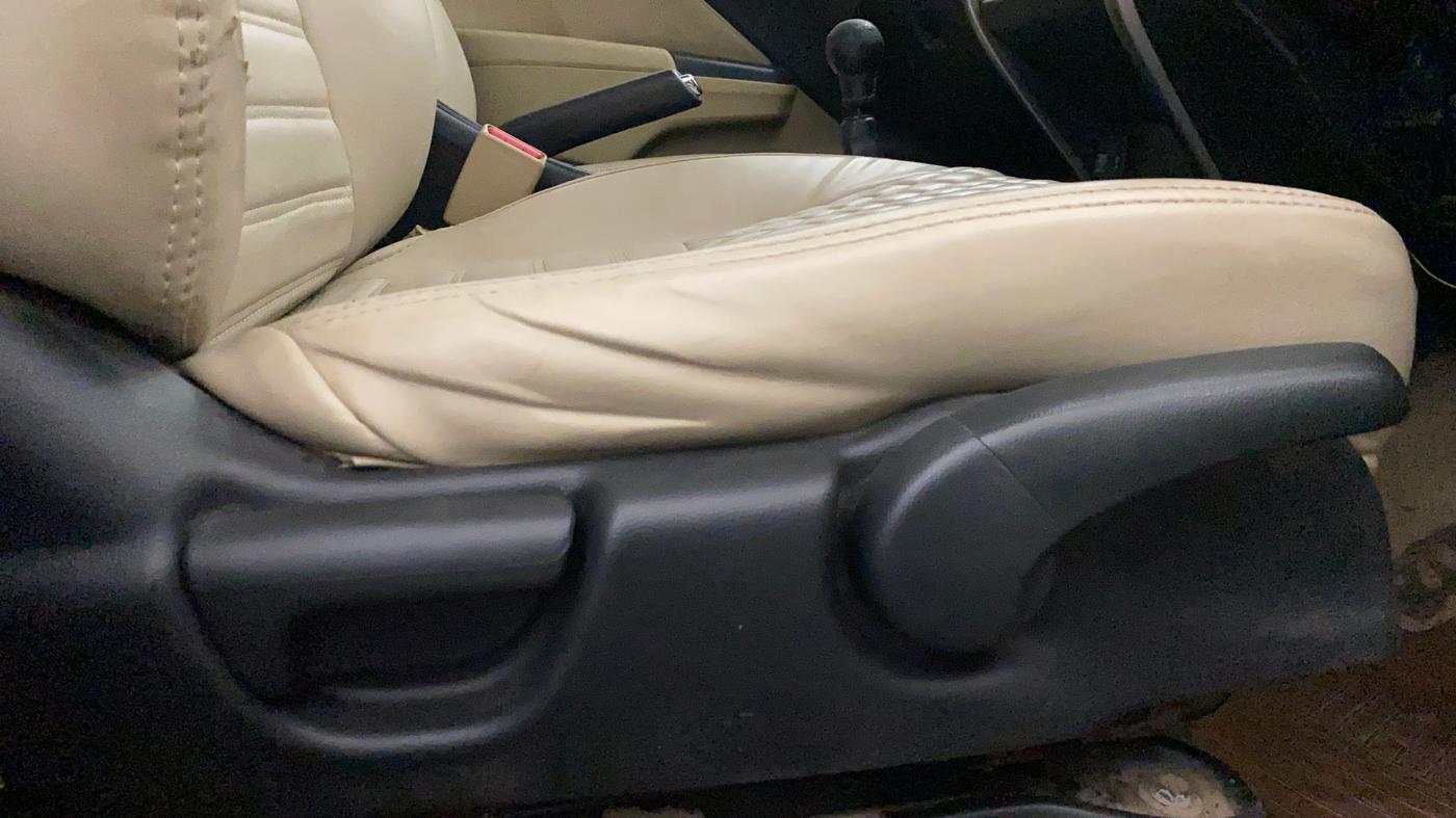 2014 Honda City 1.5L I-DTEC SV, Diesel, Manual, 1,02,292 km, Driver Side Adjustment Panel