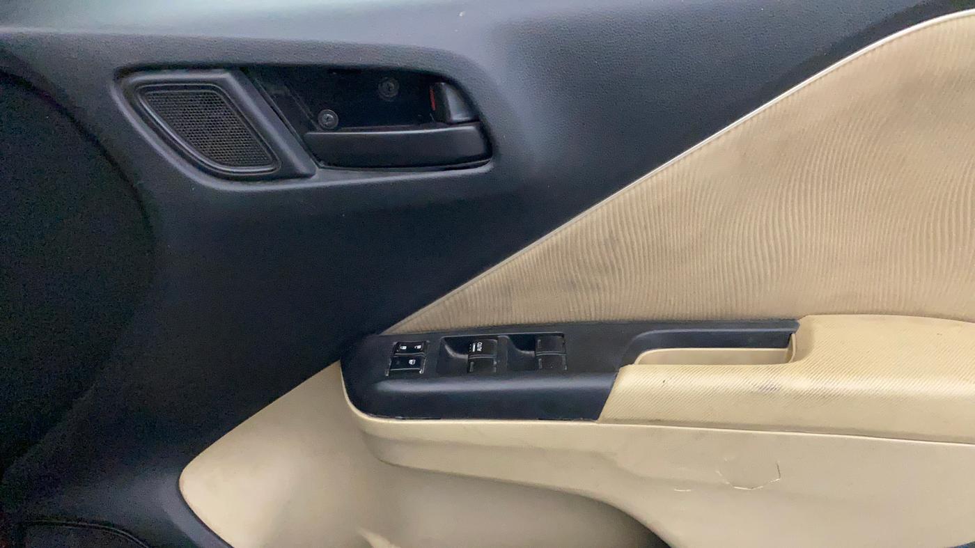 2014 Honda City 1.5L I-DTEC SV, Diesel, Manual, 1,02,292 km, Driver Side Door Panels Control