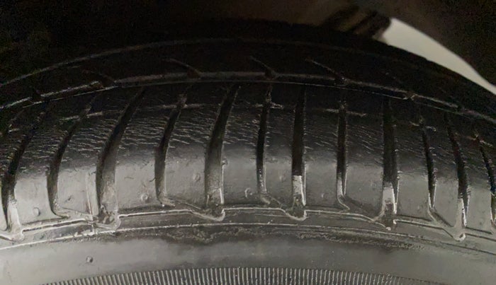 2014 Hyundai Xcent SX 1.2 (O), Petrol, Manual, 72,826 km, Left Rear Tyre Tread
