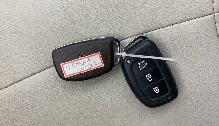 2014 Hyundai Grand i10 ASTA 1.2 KAPPA VTVT, Petrol, Manual, 75,204 km, Key Close Up