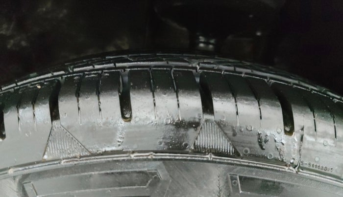 2019 Renault Duster 110 PS RXS 4X2 AMT DIESEL, Diesel, Automatic, 50,181 km, Left Front Tyre Tread