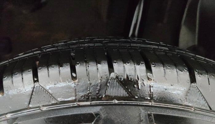 2019 Renault Duster 110 PS RXS 4X2 AMT DIESEL, Diesel, Automatic, 50,181 km, Left Rear Tyre Tread