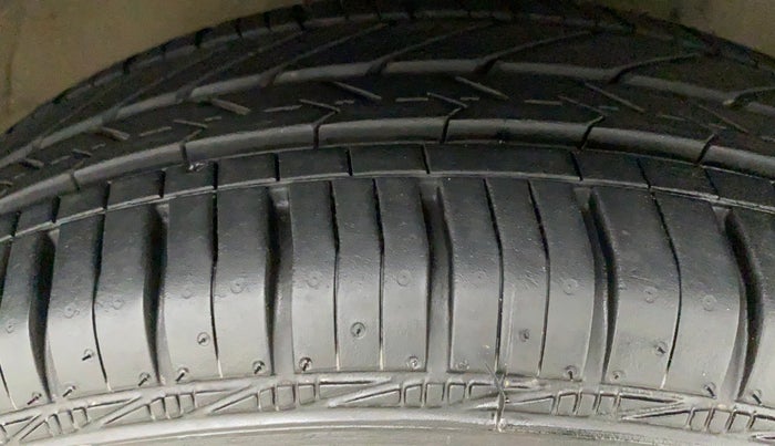 2013 Maruti Wagon R 1.0 VXI, Petrol, Manual, 78,410 km, Right Front Tyre Tread