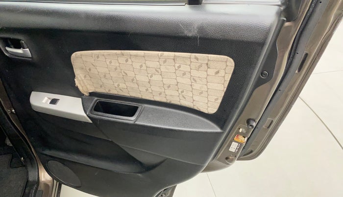2013 Maruti Wagon R 1.0 VXI, Petrol, Manual, 78,410 km, Right rear door - Trim has minor damage