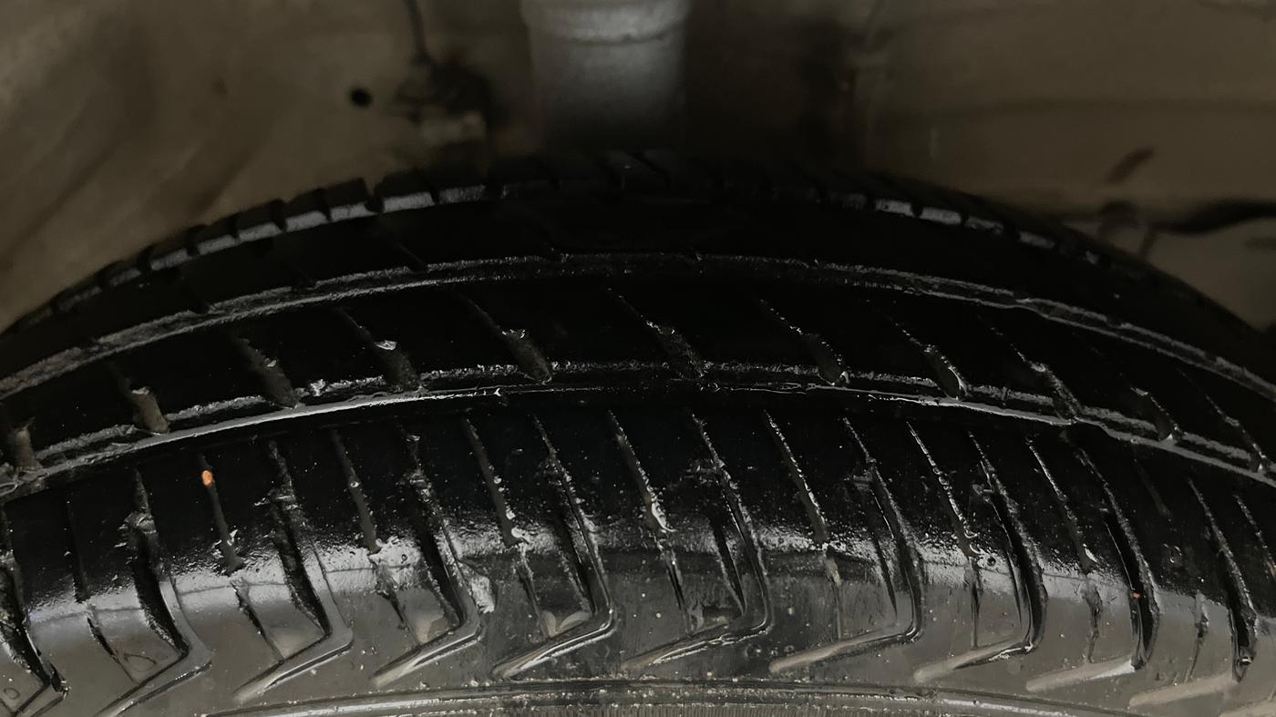 2023 Maruti Alto K10 LXI, CNG, Manual, 37,953 km, Right Front Tyre Tread