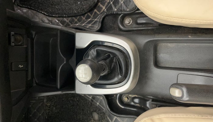 2016 Honda Jazz 1.2L I-VTEC S, Petrol, Manual, 1,41,338 km, Gear Lever