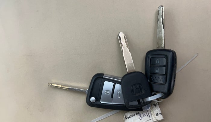 2016 Honda Jazz 1.2L I-VTEC S, Petrol, Manual, 1,41,338 km, Key Close Up