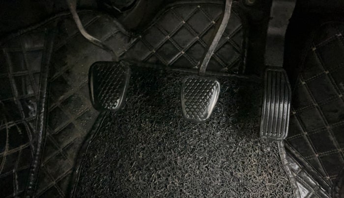 2016 Honda Jazz 1.2L I-VTEC S, Petrol, Manual, 1,41,338 km, Pedals