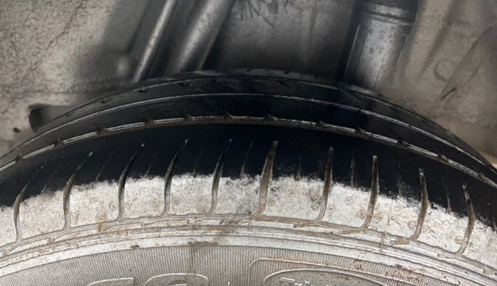 2016 Honda Jazz 1.2L I-VTEC S, Petrol, Manual, 1,41,338 km, Left Rear Tyre Tread