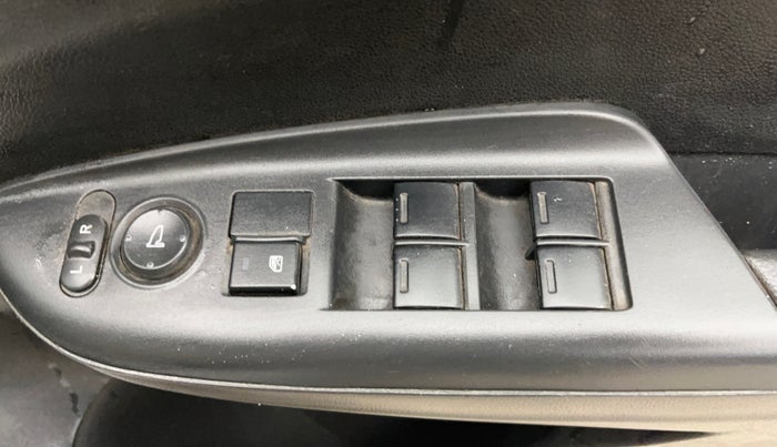 2016 Honda Jazz 1.2L I-VTEC S, Petrol, Manual, 1,41,338 km, Driver Side Door Panels Control