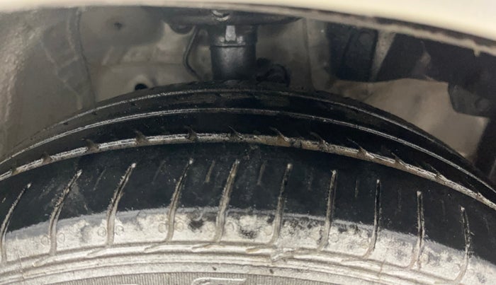 2016 Honda Jazz 1.2L I-VTEC S, Petrol, Manual, 1,41,338 km, Right Front Tyre Tread