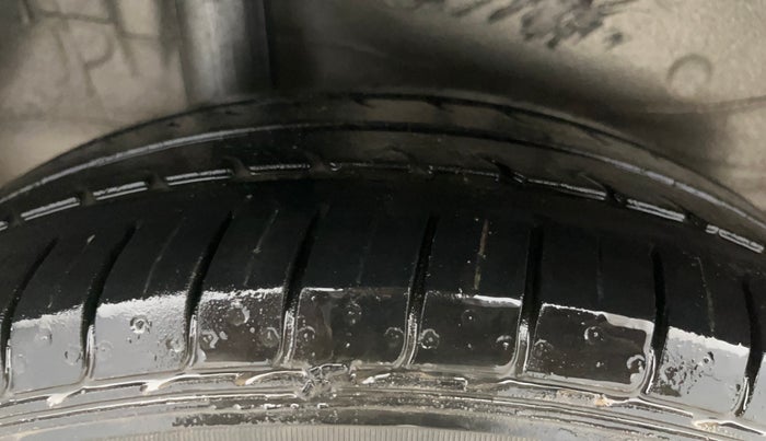 2016 Honda Jazz 1.2L I-VTEC S, Petrol, Manual, 1,41,338 km, Right Rear Tyre Tread