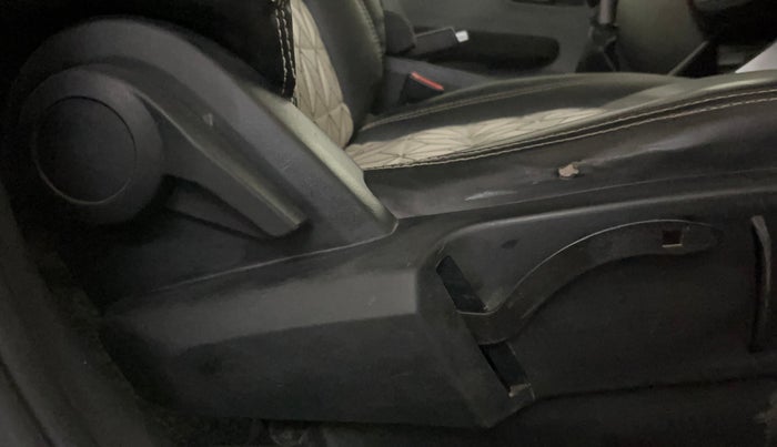 2020 Tata ALTROZ XZ PETROL, Petrol, Manual, 85,433 km, Driver Side Adjustment Panel