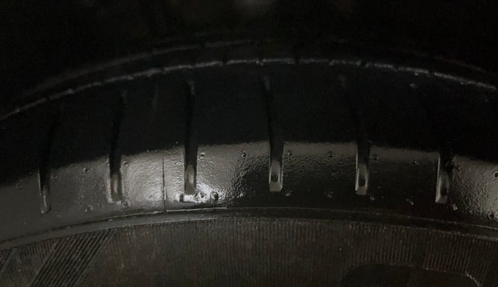 2020 Tata ALTROZ XZ PETROL, Petrol, Manual, 85,433 km, Right Front Tyre Tread