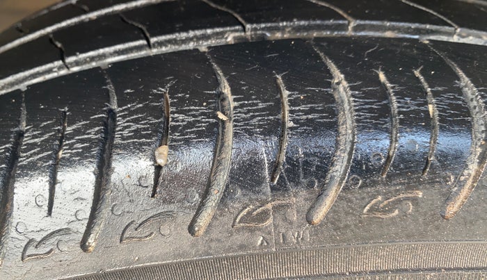 2021 Maruti Baleno DELTA PETROL 1.2, Petrol, Manual, 33,722 km, Left Front Tyre Tread