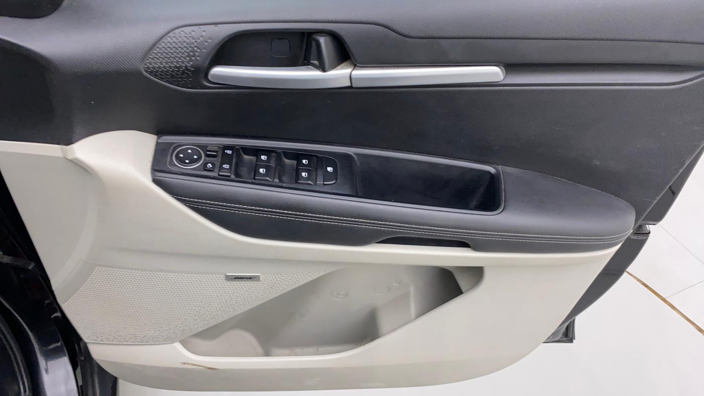 2021 KIA SONET HTX PLUS 1.0 IMT, Petrol, Manual, 15,355 km, Driver Side Door Panels Control