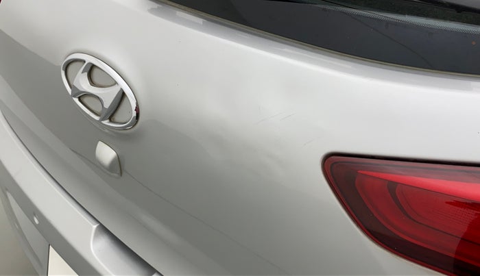 2016 Hyundai Elite i20 ASTA 1.2, CNG, Manual, 94,461 km, Dicky (Boot door) - Slightly dented