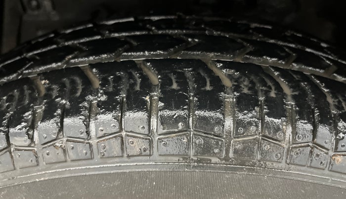 2015 Maruti Swift LXI (O), Petrol, Manual, 50,888 km, Left Front Tyre Tread