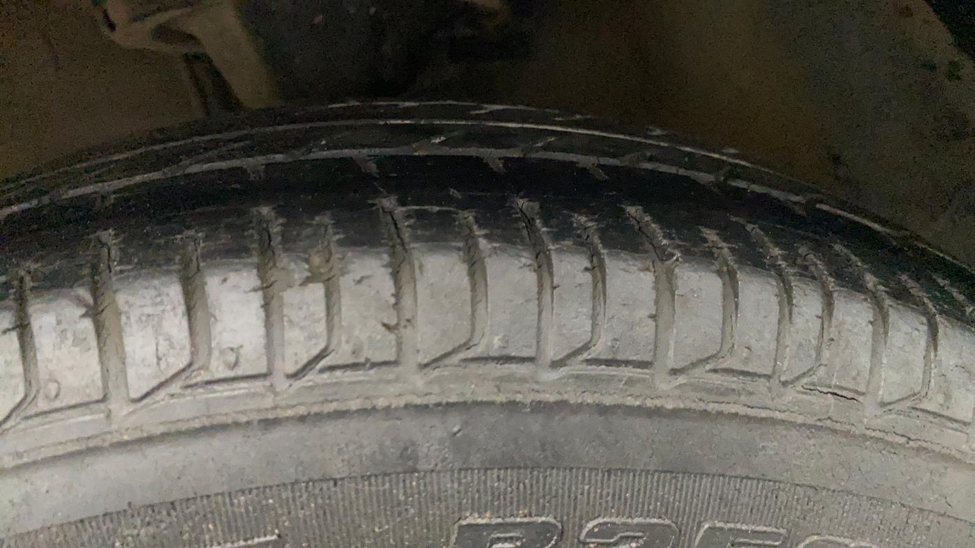 2016 Hyundai i10 MAGNA 1.1, Petrol, Manual, 43,524 km, Left Front Tyre Tread