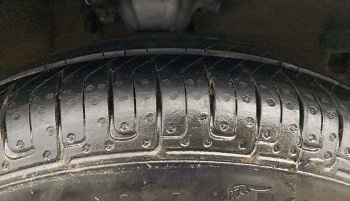 2016 Hyundai i10 MAGNA 1.1, Petrol, Manual, 43,175 km, Right Front Tyre Tread