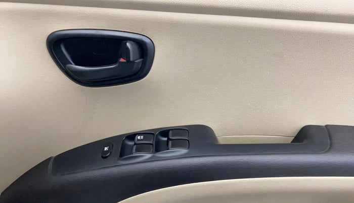 2016 Hyundai i10 MAGNA 1.1, Petrol, Manual, 43,175 km, Driver Side Door Panels Control