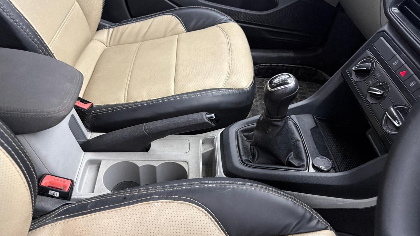 2022 Skoda KUSHAQ ACTIVE 1.0L TSI MT, Petrol, Manual, 73,678 km, Gear Lever