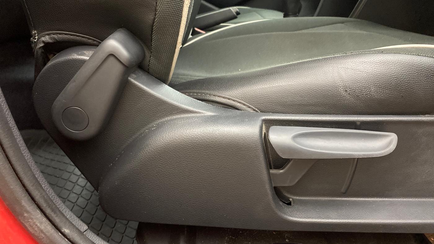 2022 Volkswagen Polo COMFORTLINE 1.0L MPI, Petrol, Manual, 24,276 km, Driver Side Adjustment Panel