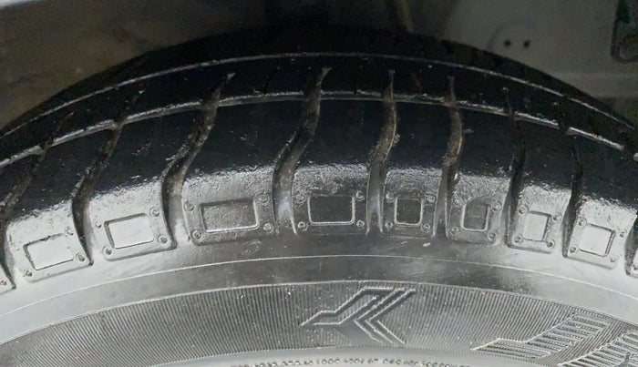 2016 Hyundai Eon ERA PLUS, Petrol, Manual, 40,179 km, Right Front Tyre Tread
