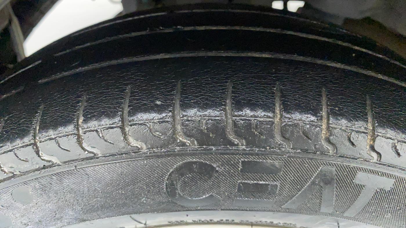 2016 Hyundai Eon ERA PLUS, Petrol, Manual, 40,179 km, Right Rear Tyre Tread