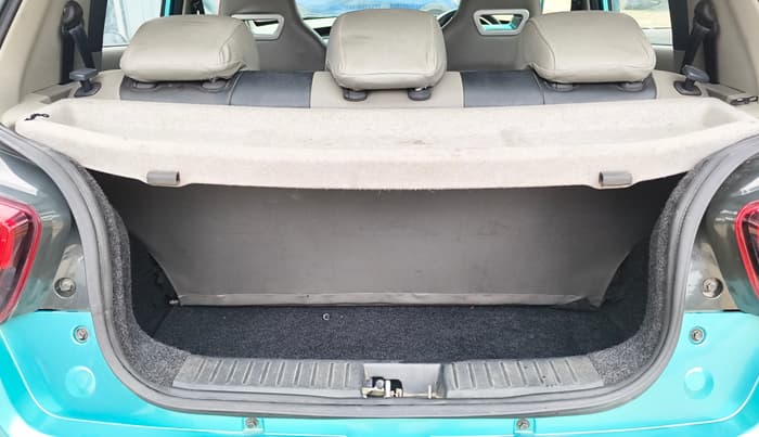 2016 Mahindra Kuv100 K6 PLUS 6 STR, Petrol, Manual, 30,379 km, Boot Inside
