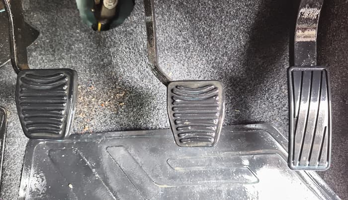 2016 Mahindra Kuv100 K6 PLUS 6 STR, Petrol, Manual, 30,379 km, Pedals
