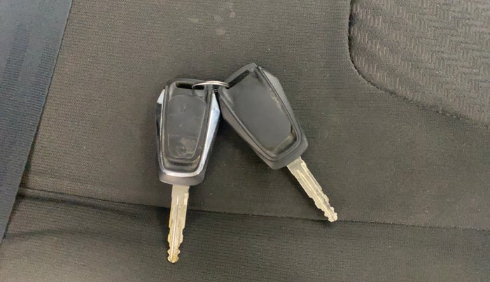 2018 Mahindra KUV 100 NXT K6+ D 6 STR, Diesel, Manual, 53,075 km, Key Close Up