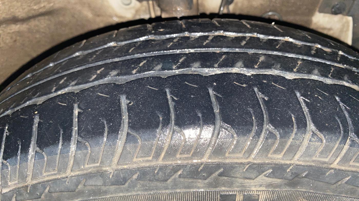 2021 Maruti Swift Dzire TOUR S-CNG (O), CNG, Manual, 49,375 km, Right Front Tyre Tread