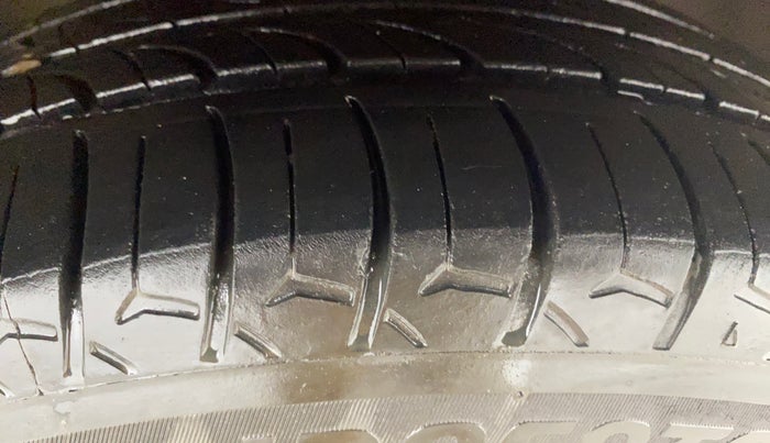 2018 Tata TIGOR XZ PETROL, Petrol, Manual, 95,399 km, Right Front Tyre Tread