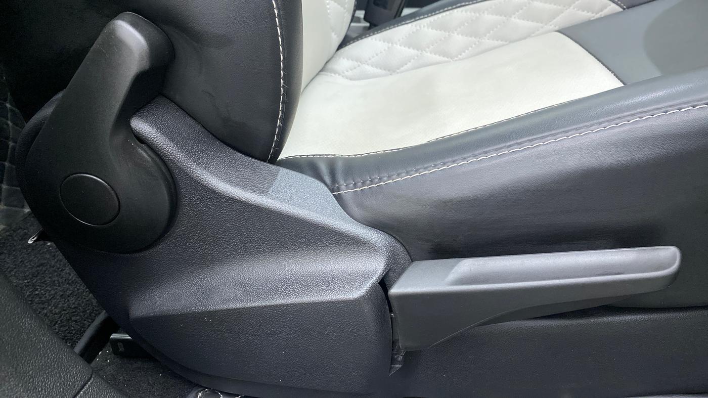 2021 Skoda KUSHAQ AMBITION 1.0 TSI MT, Petrol, Manual, 9,653 km, Driver Side Adjustment Panel