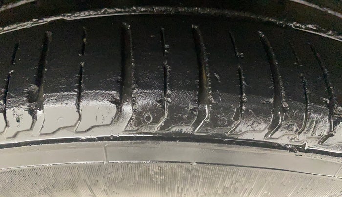 2020 Renault TRIBER RXZ, Petrol, Manual, 33,888 km, Right Front Tyre Tread