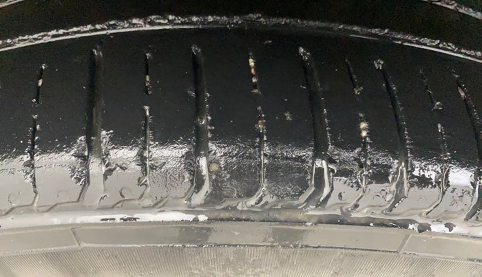 2020 Renault TRIBER RXZ, Petrol, Manual, 33,888 km, Right Rear Tyre Tread