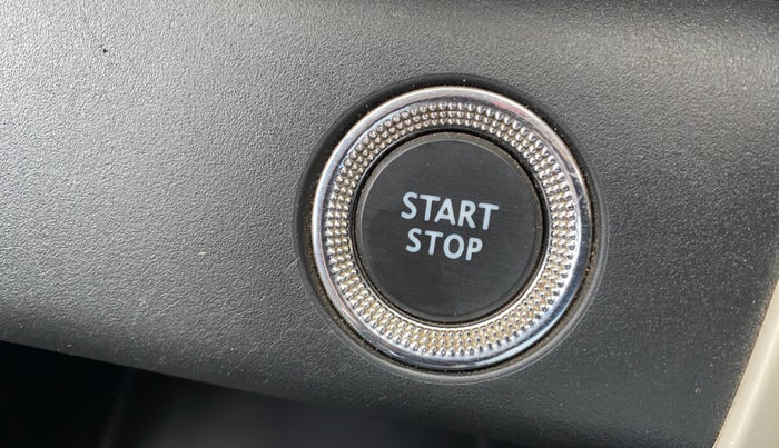 2020 Renault TRIBER RXZ, Petrol, Manual, 33,888 km, Keyless Start/ Stop Button