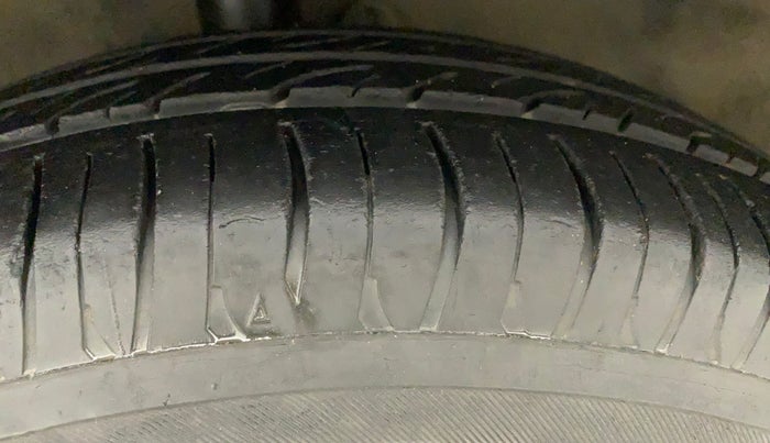 2011 Hyundai i20 MAGNA 1.2, Petrol, Manual, 86,355 km, Left Front Tyre Tread